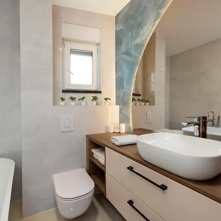 Apartment Fly Trogir