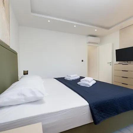 Apartment Fly Trogir